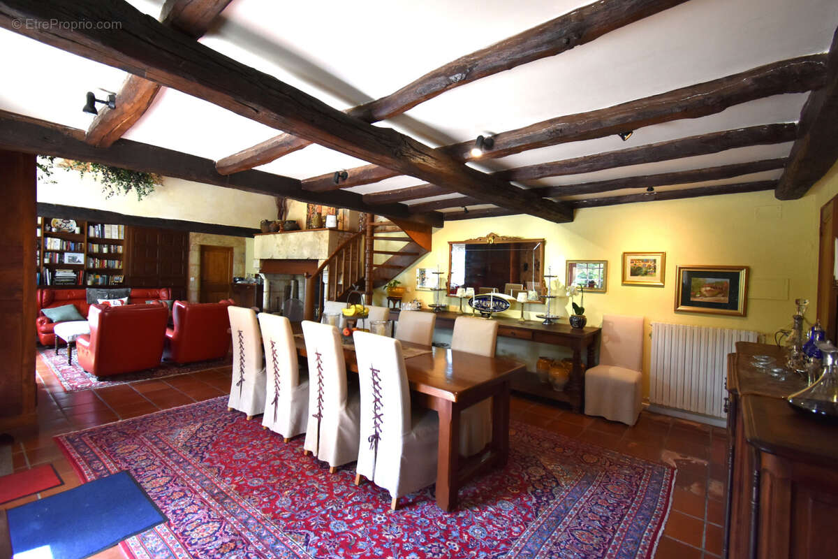 Maison à PUY-L&#039;EVEQUE