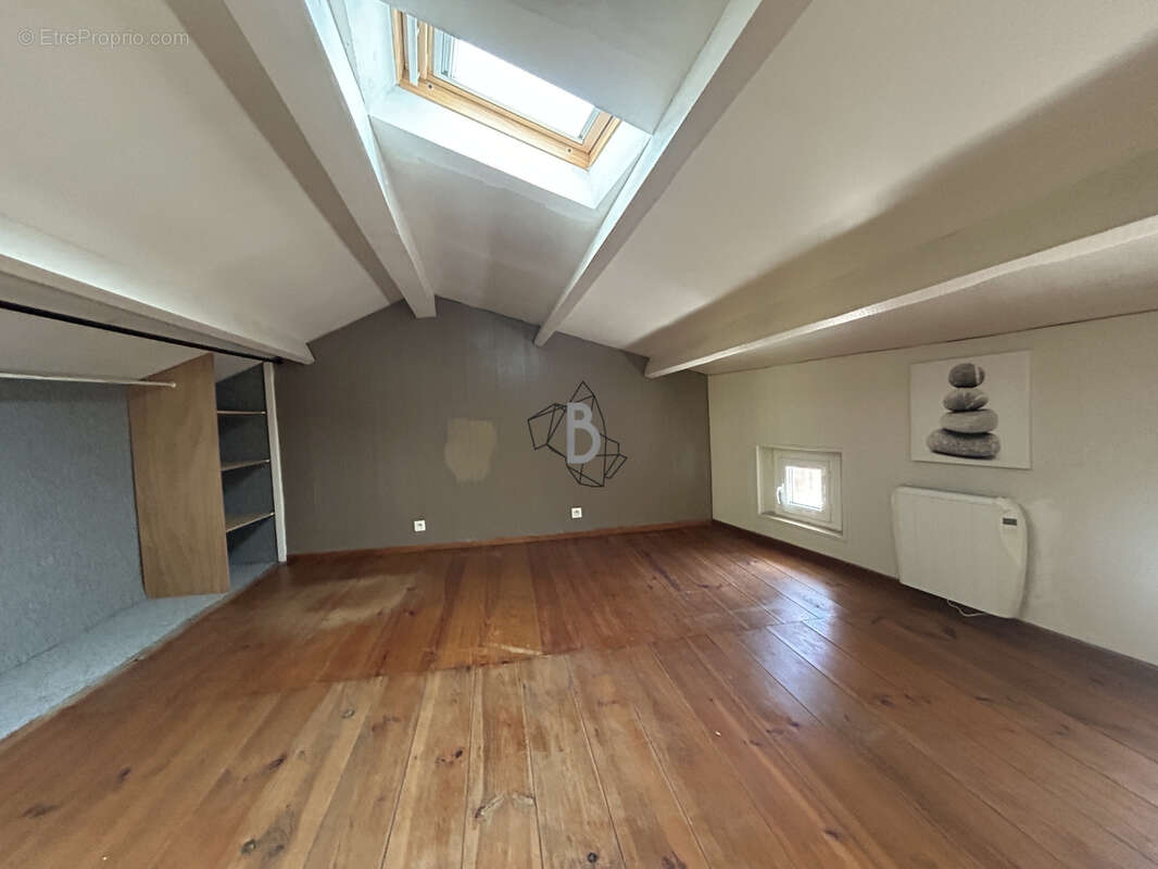 Appartement duplex    83 m2 Carrez / 101 m2 au sol   Proche Place Fernand Peloutier ALBI - photo 9
