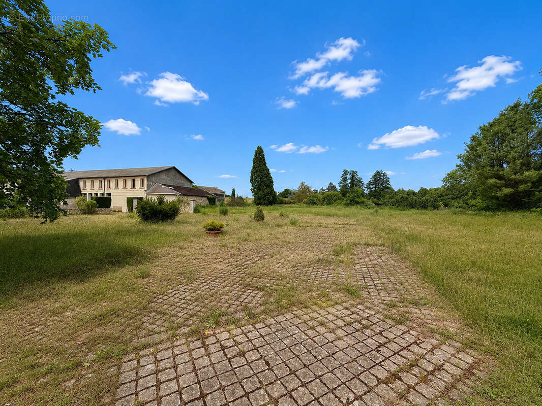 Exceptionnel domaine en bord de rivière sur plus d'un hectare - photo 12