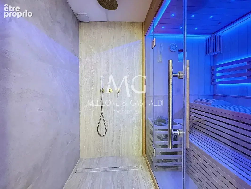 Villa contemporaine – Le Cannet – 200 m² – 5 chambres – Piscine - photo 23