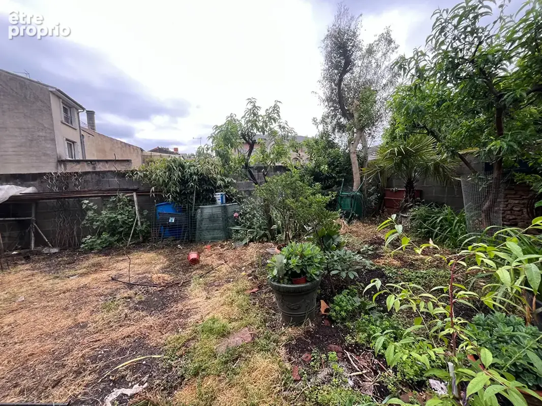 Secteur Villeneuve-sur-Lot, jolie maison de ville mitoyenne de 107 m² avec jardin et dépendances. Vous découvrirez au rez-de-cha - photo 8