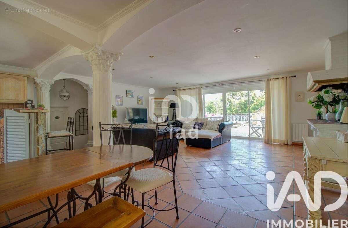 Photo 6 - Maison à ROQUEBRUNE-SUR-ARGENS