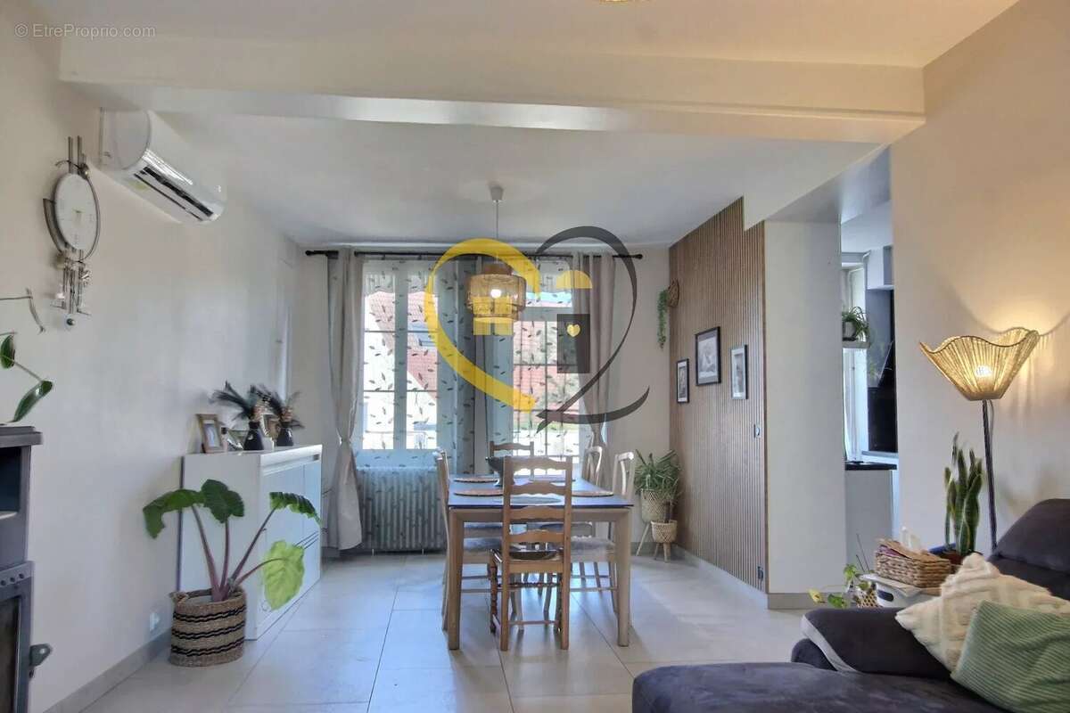 Maison familiale de 237 m² avec piscine – Chéry (18) - photo 7