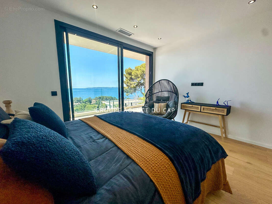 À vendre villa contemporaine de 350m² 8 pièces avec vue mer, à pied des plages et des commerces des issambres - photo 13