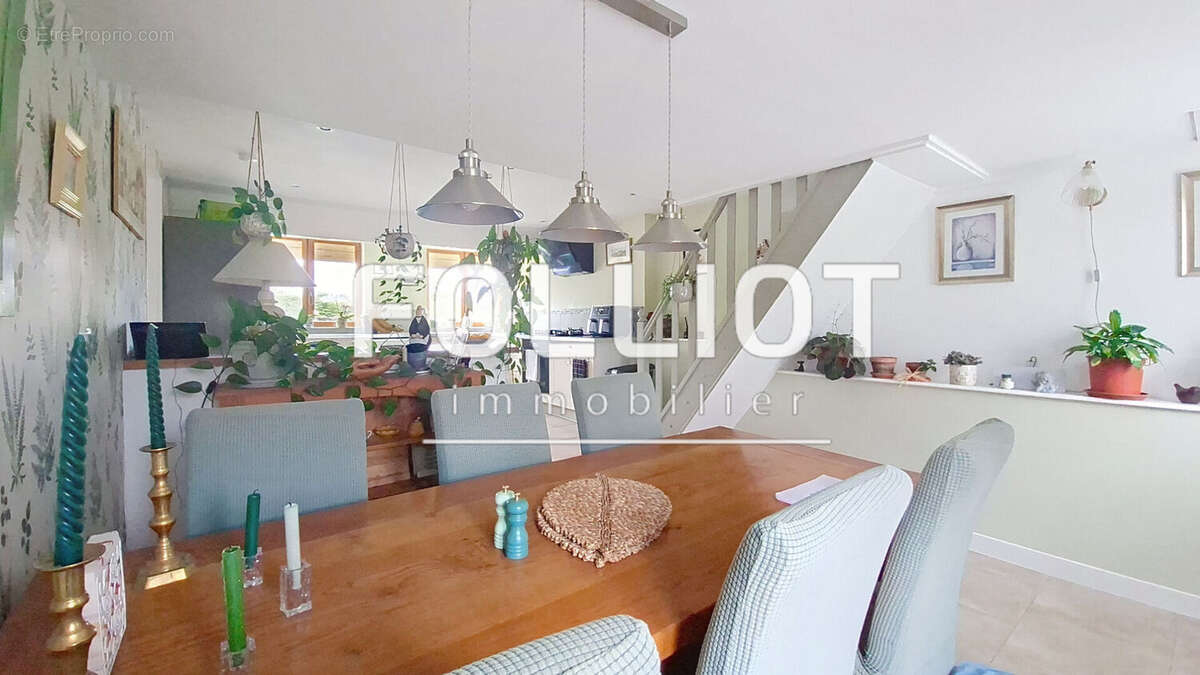 Maison à SAINT-GEORGES-DE-LIVOYE