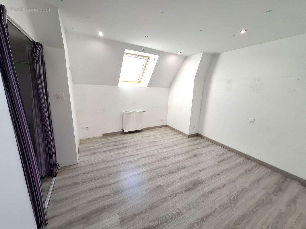 Maison à MONTIGNY-LENGRAIN