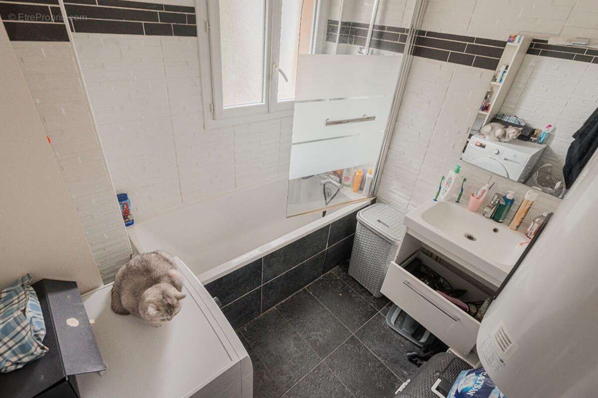 Appartement à CHARENTON-LE-PONT