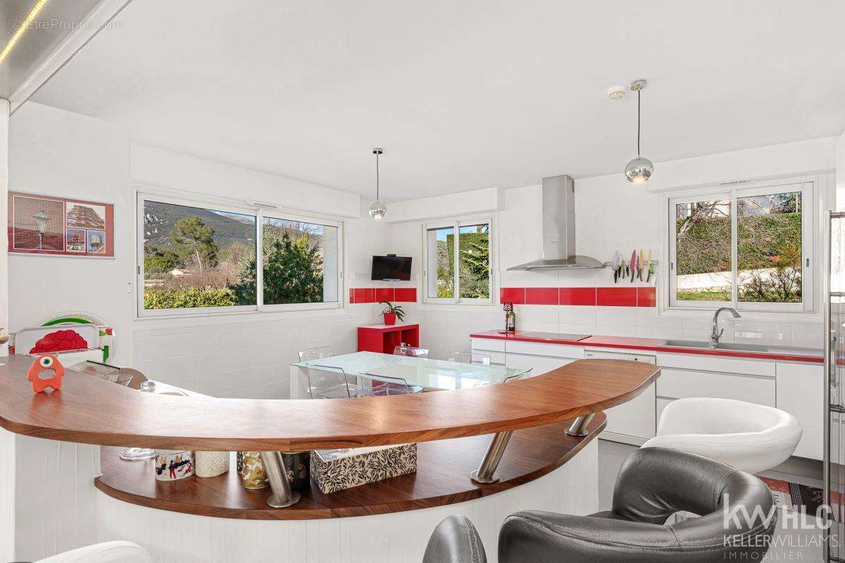 Maison à ROQUEFORT-LES-PINS