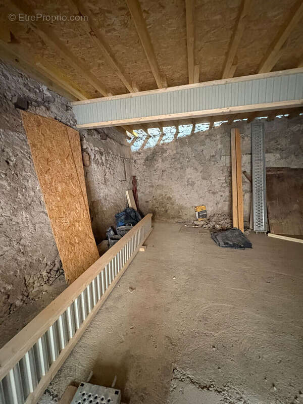 Remise à rénover 82 m² sur deux niveaux fort potentiel d'aménagement - photo 3