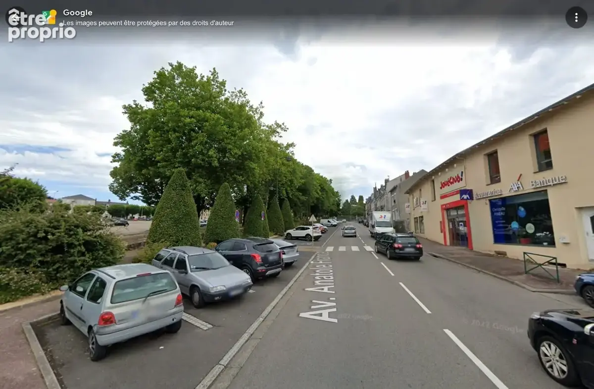 Surface Commercial Magasin Centre Ville 800m2+ 150 m2 St Junien - photo 2