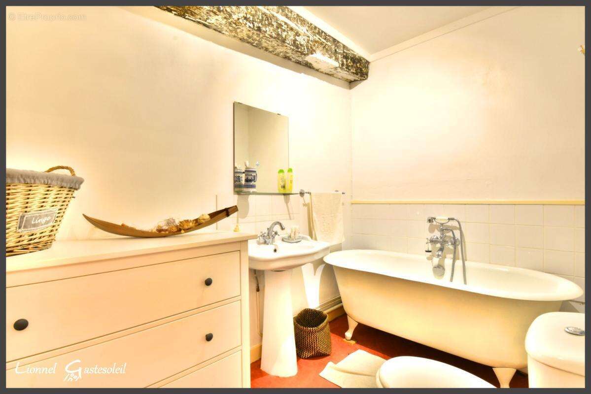 Maison à vendre 3/4 chambres à colombages au cœur de la bastide, idéale pour vivre ou investir à deux pas de la Dordogne à SAINT - photo 9