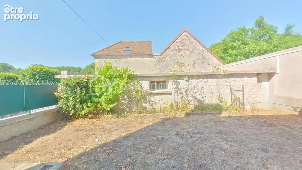 Maison de 269 m² comprenant trois logements avec un garage, une cave et une cour - photo 7