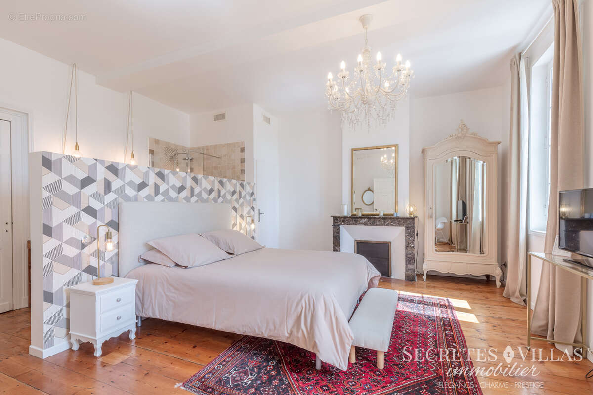 Maison à SAINT-EMILION