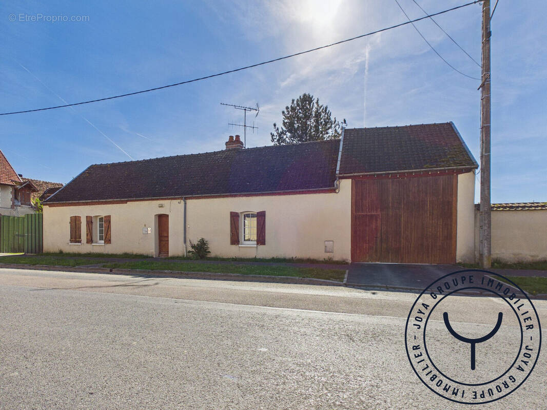 Maison à SAINT-JUST-SAUVAGE