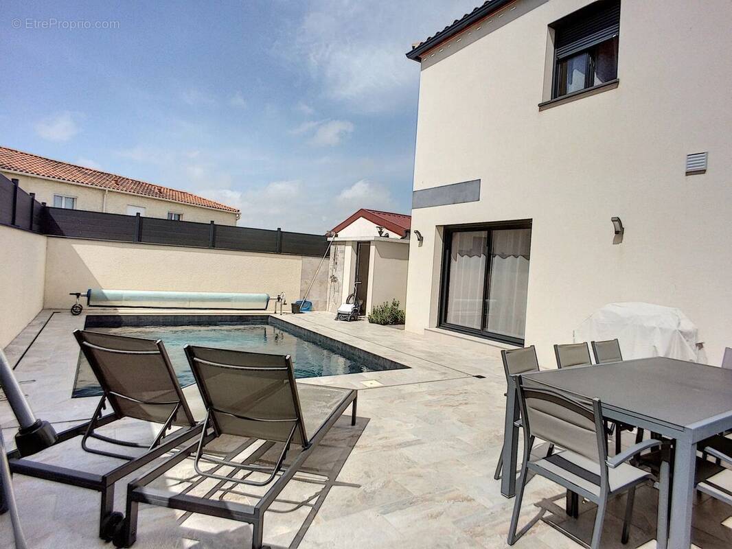 Maison à VILLENEUVE-DE-LA-RAHO