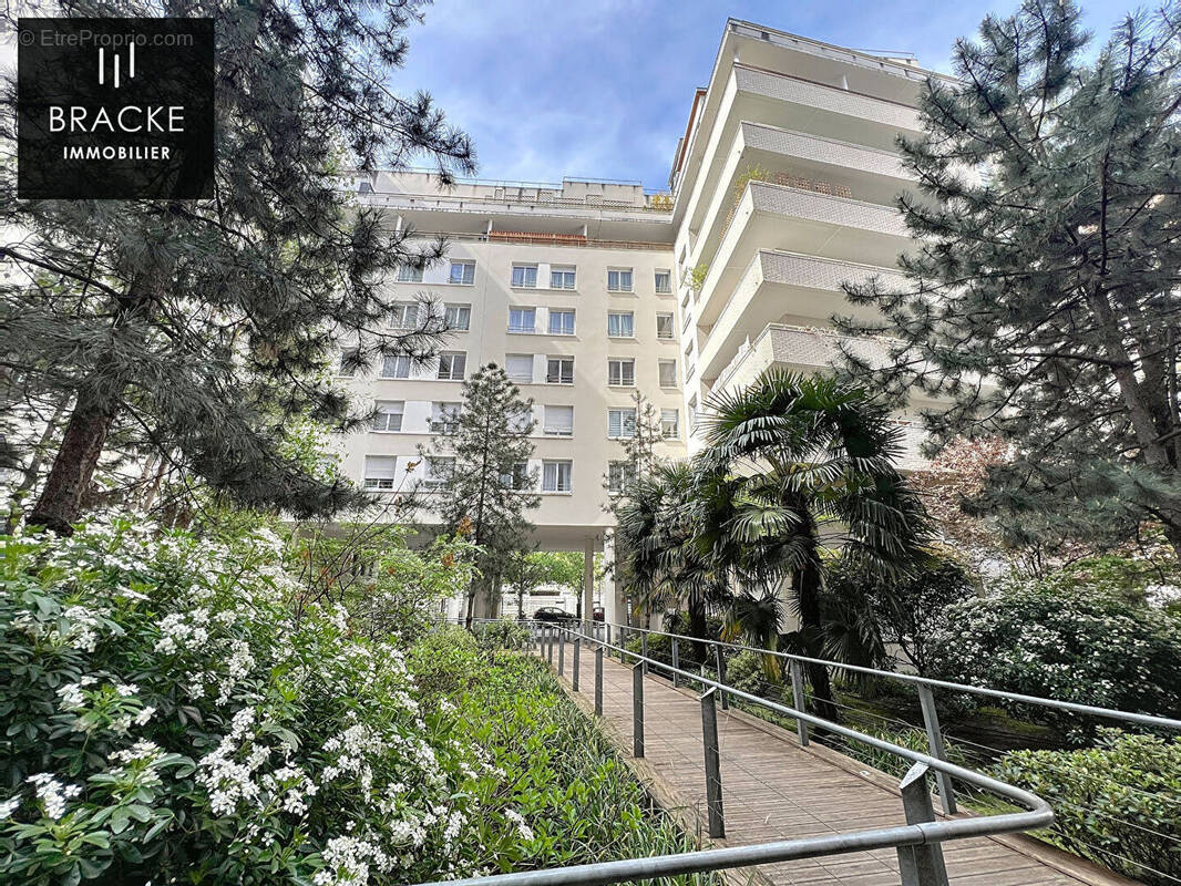 Appartement à COURBEVOIE