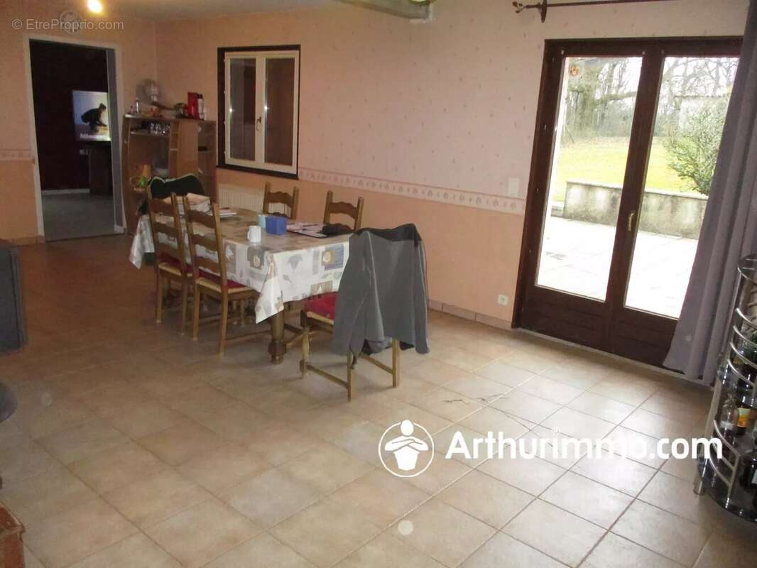 Maison à FRAHIER-ET-CHATEBIER