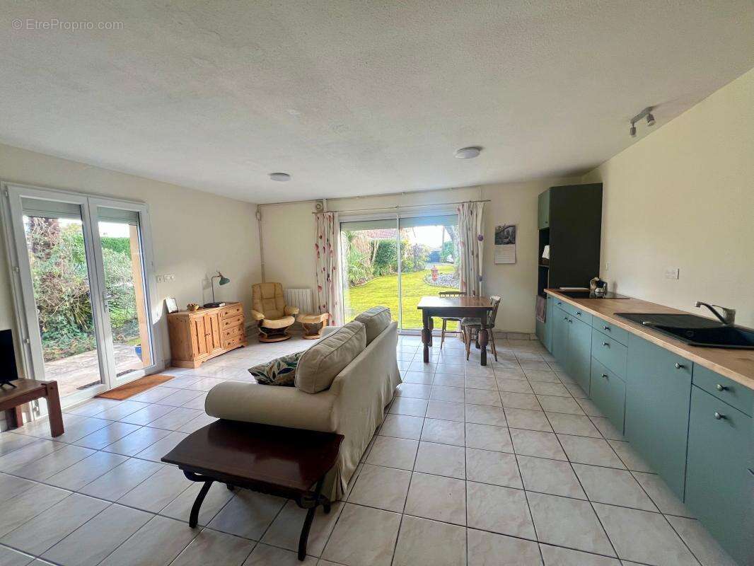 Maison à AMBARES-ET-LAGRAVE