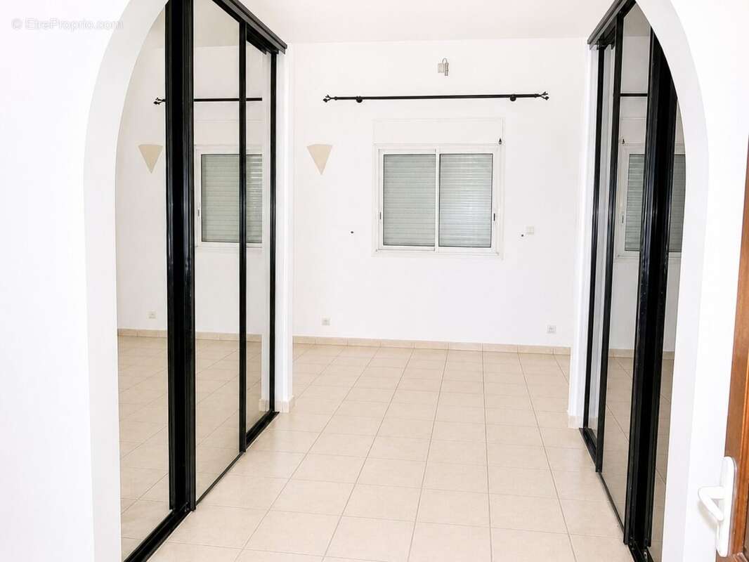 Maison 330 m² à Saint-Andre  - photo 7