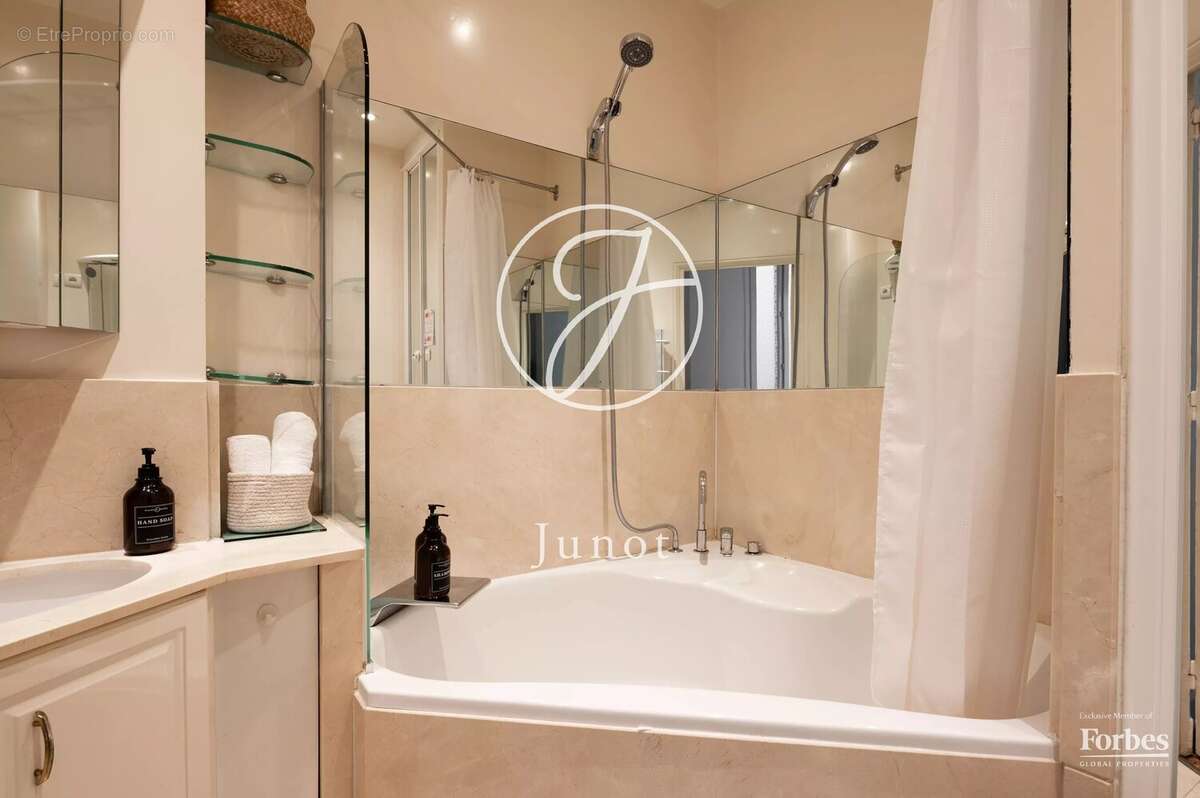 Appartement à PARIS-7E