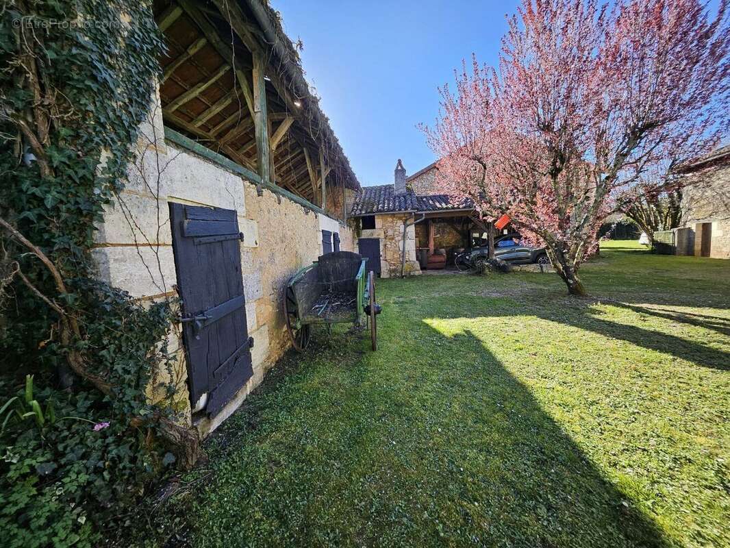 Maison à ANTONNE-ET-TRIGONANT