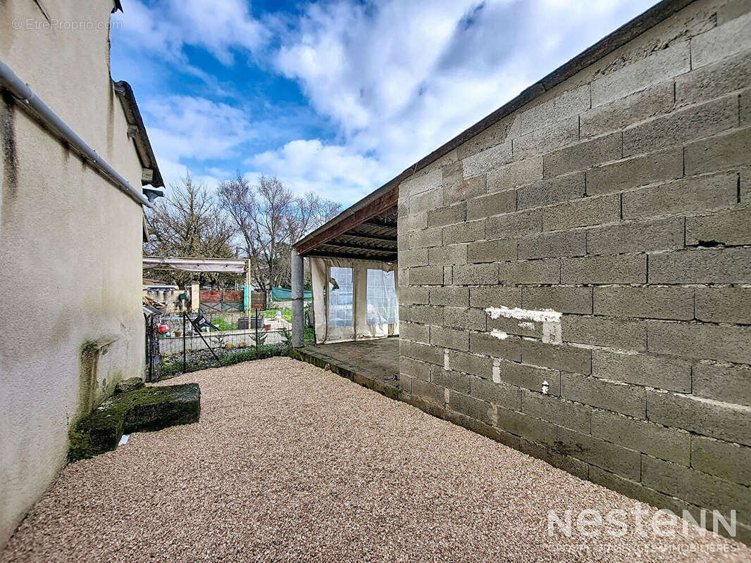 A Vendre Maison en pierre de 74 m² avec dépendance, terrasse et jardin au centre de Condom - photo 12