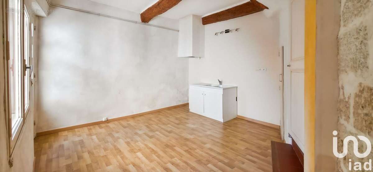 Maison 46 m² à Castelnau-De-Guers  - photo 2
