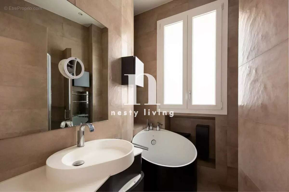 Appartement à PARIS-17E