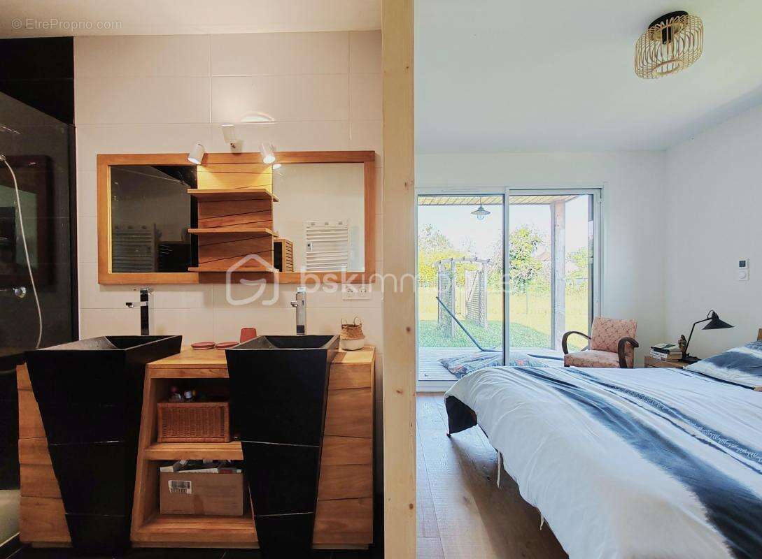 Maison à D&#039;HUISON-LONGUEVILLE