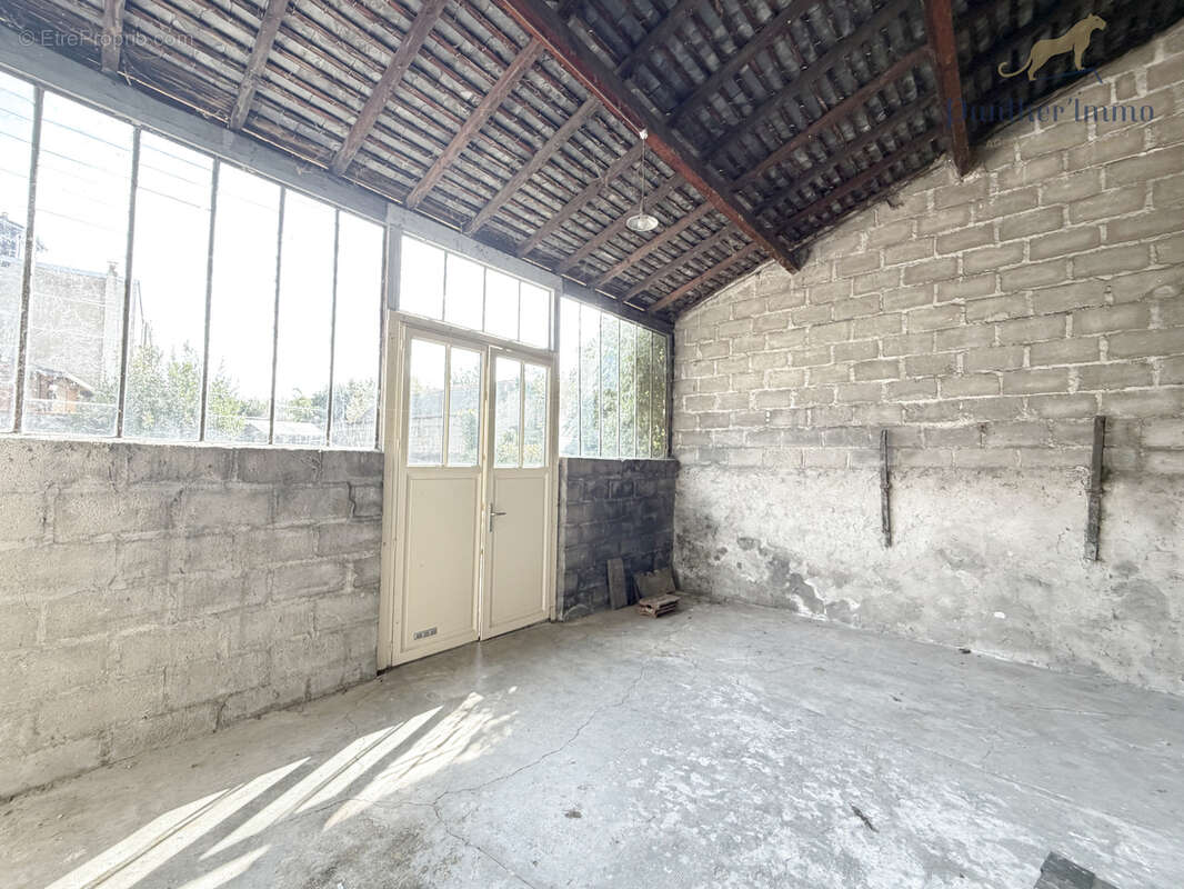 Maison ou atelier 60m2, Tours quartier Velpeau à rénover ou agrandir, terrain clos 181m2 - photo 2