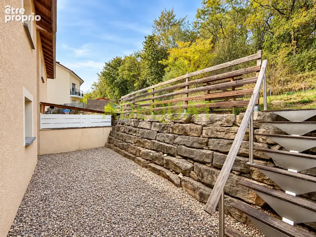 Exclusivite - cessieu - maison avec jardin et garages - photo 4