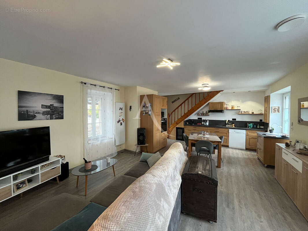 Maison à MOUTIERS-LES-MAUXFAITS