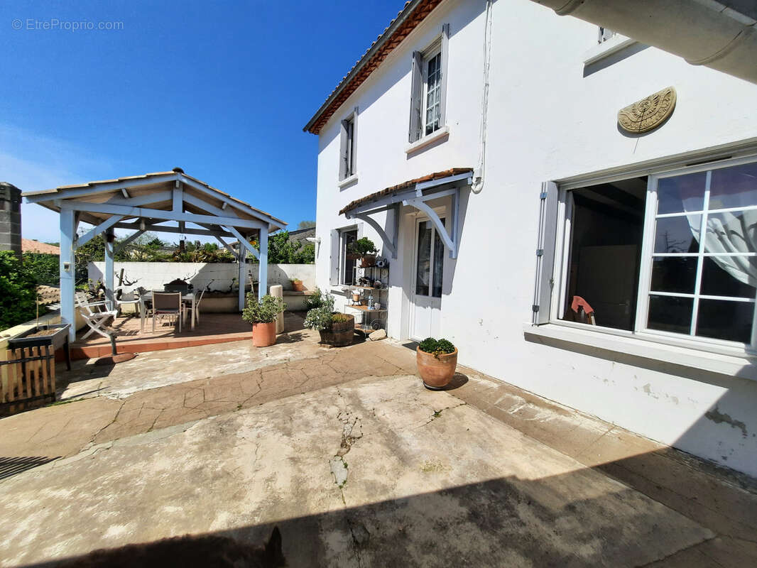 Maison de bourg 193 m2 + dépendance et jardin - photo 15