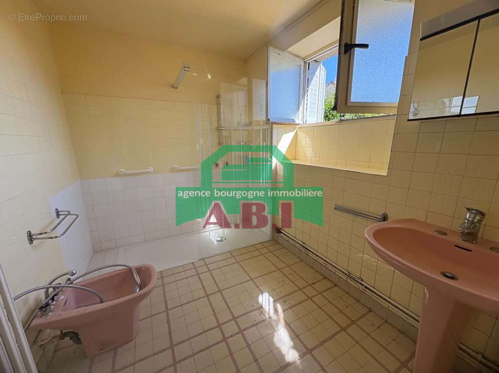 58, secteur Moraches - Ancien corps de ferme indépendant sur 3200m2 de terrain. - photo 13