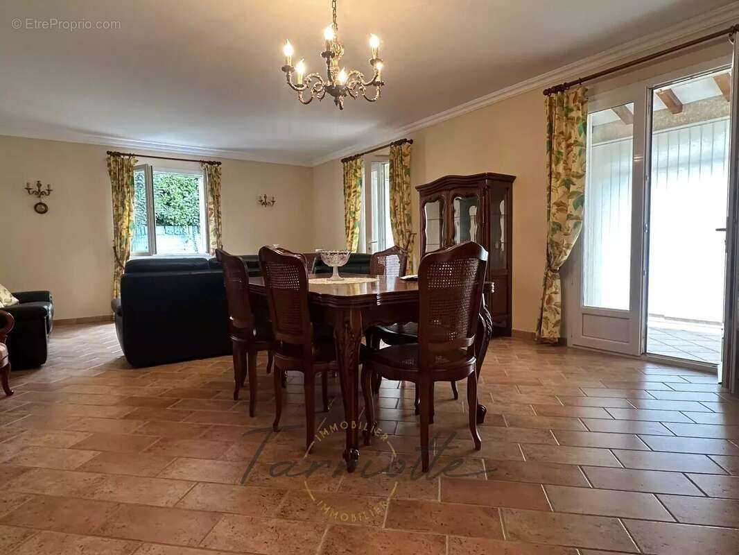 Maison à MONTELIMAR