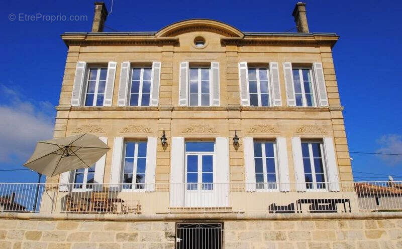 Maison à SAINT-EMILION