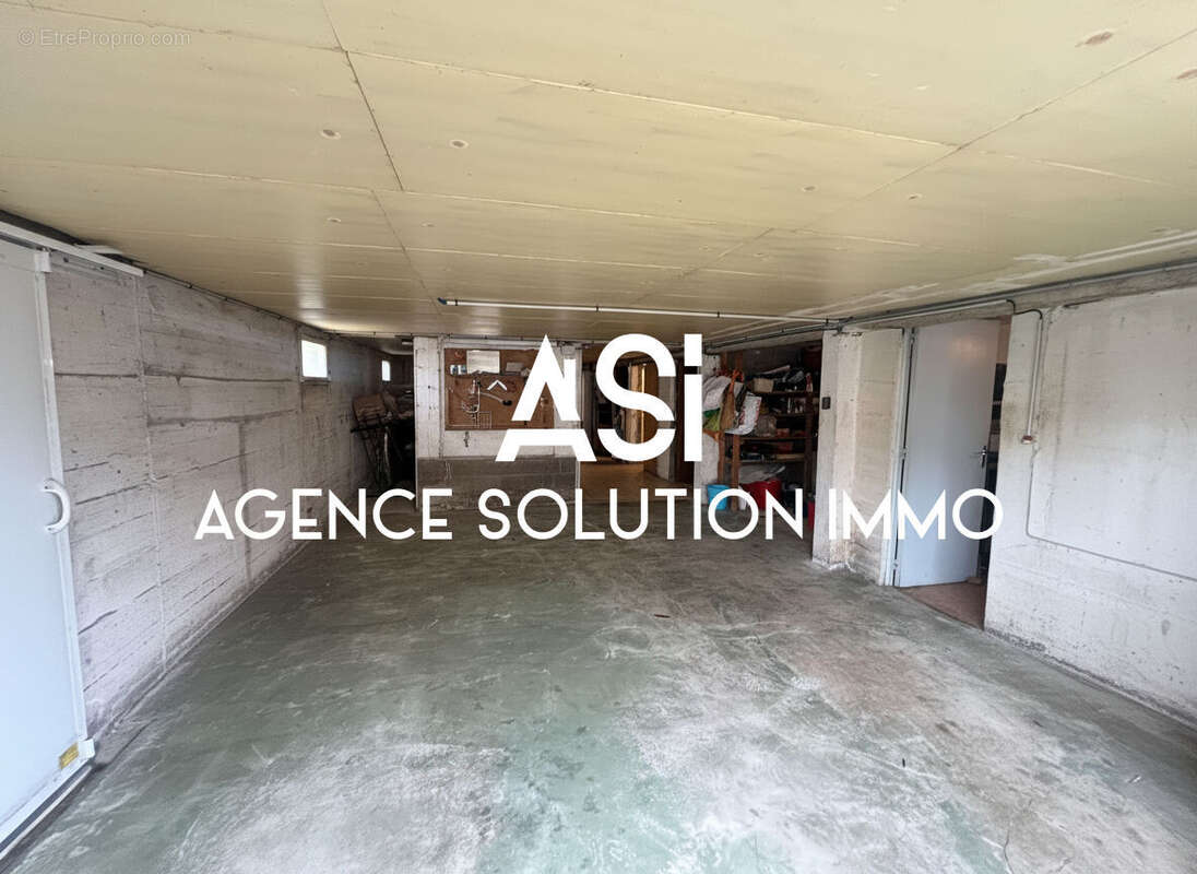 Maison à AMBRIERES-LES-VALLEES