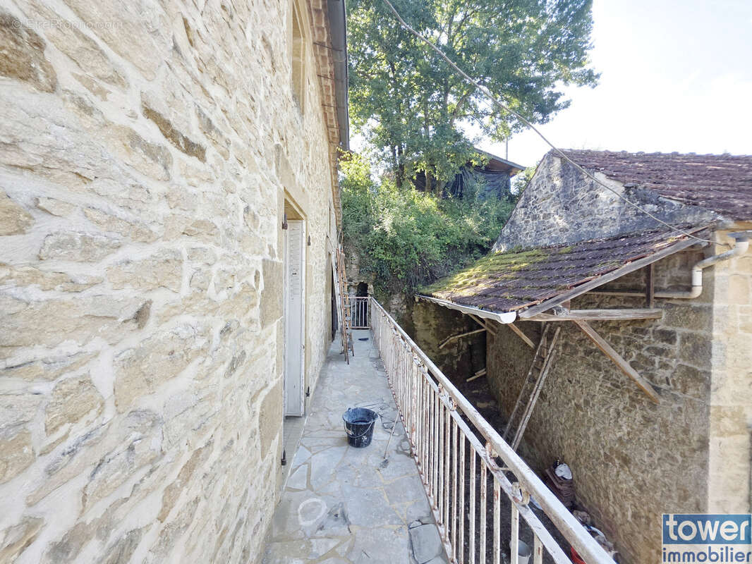 Maison à FRAYSSINET-LE-GELAT