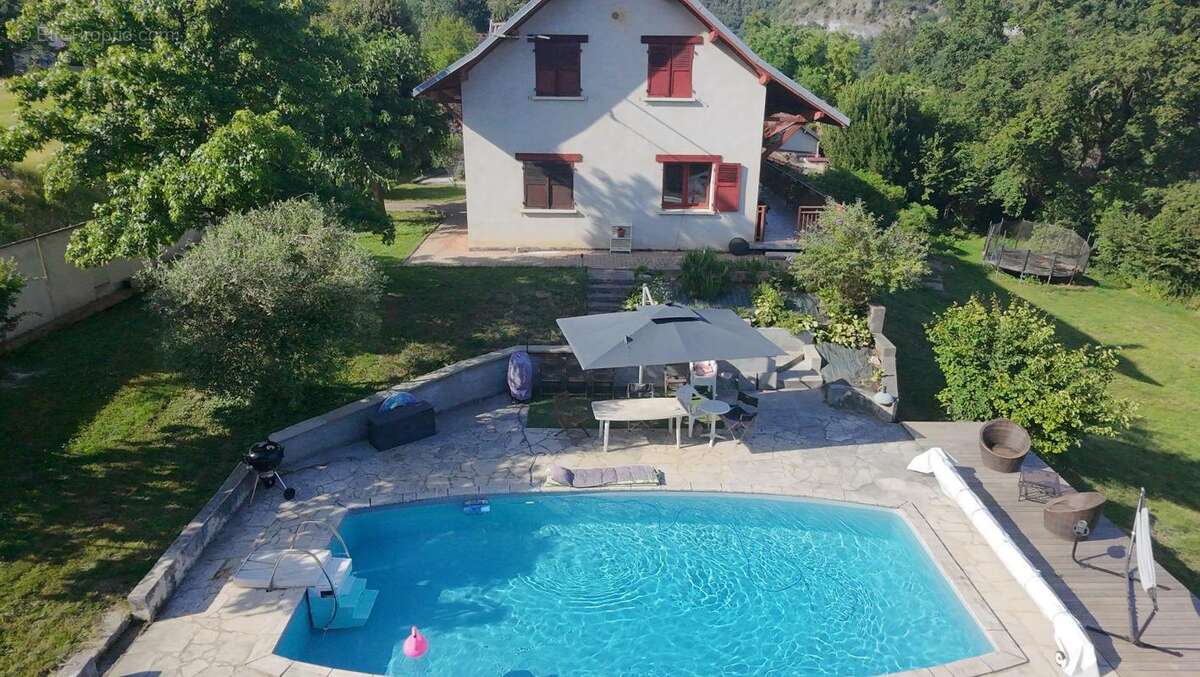 Maison à MASSIGNIEU-DE-RIVES