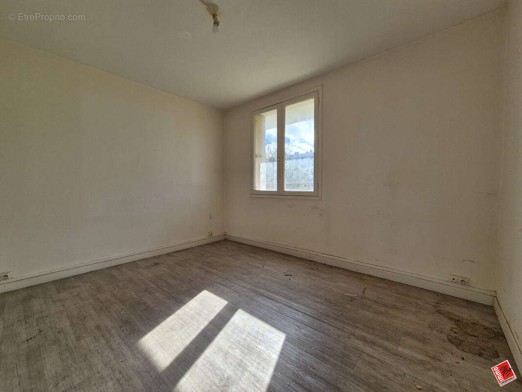 Chambre 1 - Appartement à SAINT-BRIEUC