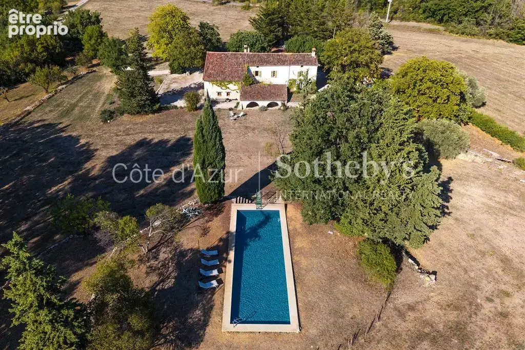 Tourrettes, domaine en pierre à rénover sur plus de 5 hectares dans le canton de Fayence - photo 3