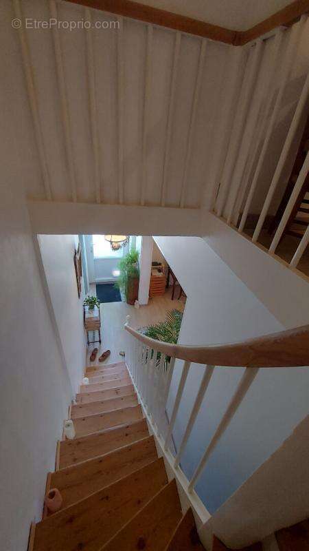 Rare ...Charmante Maison pierre Saint-Estèphe 5 pièce(s) 109 m2 excellent état - photo 8