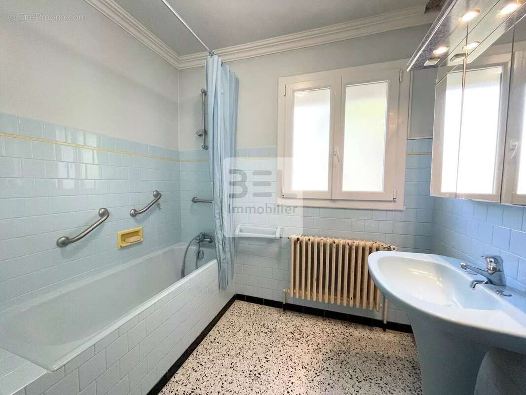 Maison à BAGNOLS-SUR-CEZE