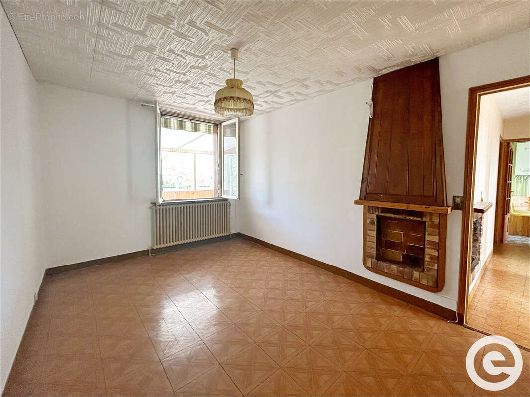 Maison divisée en 2 appartements T3   156m2 -  Saint-Clément - photo 12