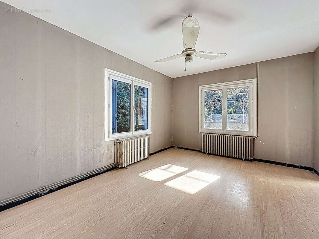 Maison à CHATEAUNEUF-DE-GADAGNE