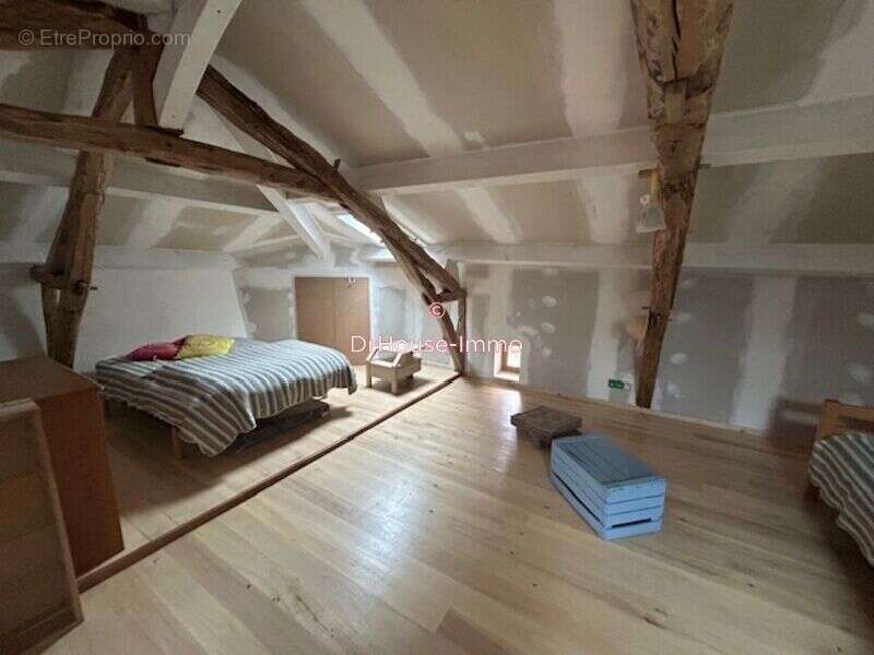 Maison à CASTELNAU-MONTRATIER