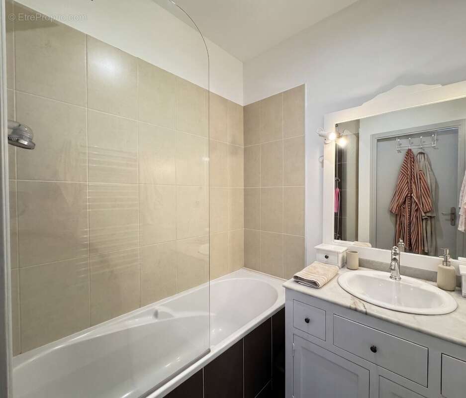 Superbe appartement 3 pièces de 75 m² en plein cur du centre-ville - photo 8