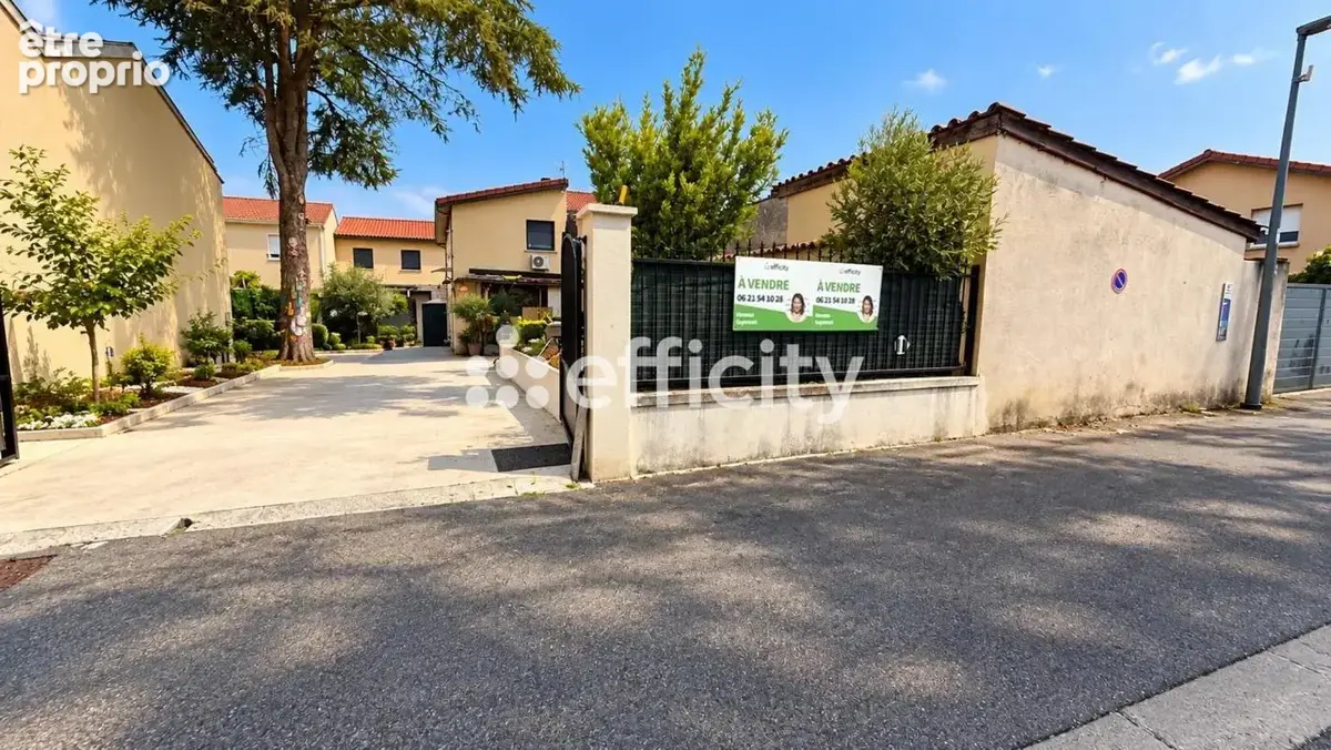 Maison 10 pièces 262 m² à vendre à Villeurbanne (69100) - photo 2