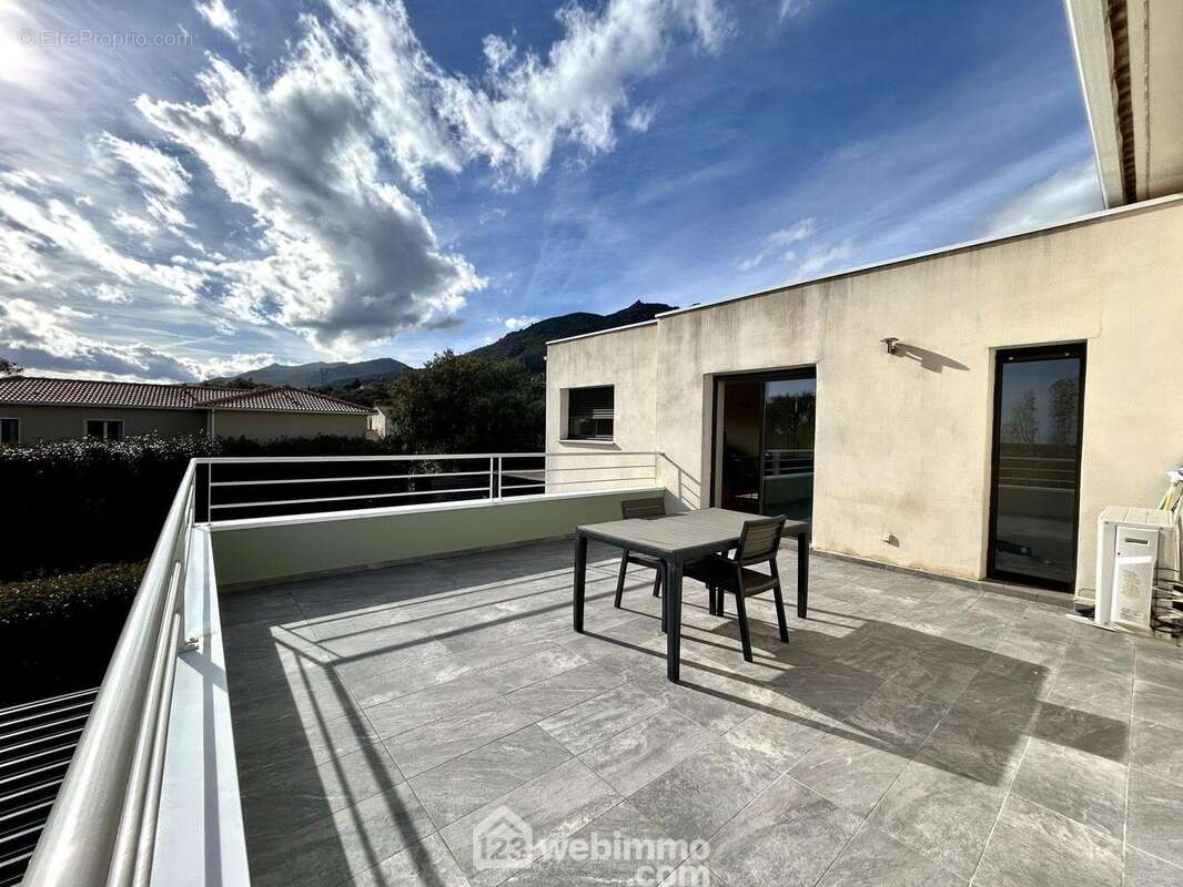 1 er et dernier étage - Appartement à BIGUGLIA