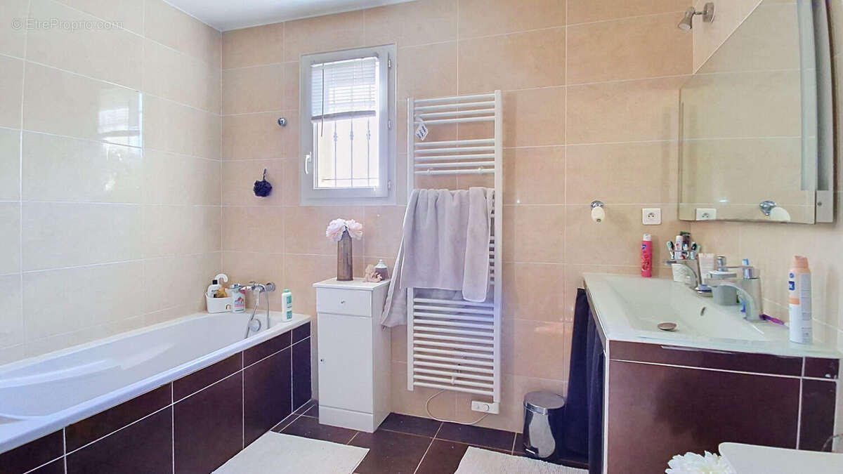 Villa Récente Aramon 5 pièce(s) 135 m² avec piscine - photo 11